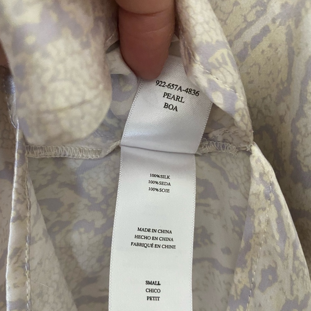 RAILS Pearl Top 100% Silk Boa Cream Snakeskin Print Blouse Size Small - Picture 8 of 8